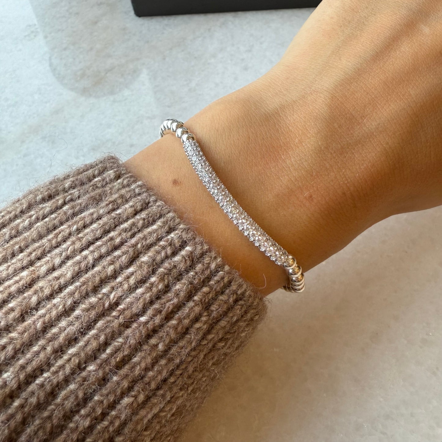 4 MM Stretch Ball Stretch Ball Bracelet with Crystal Bar