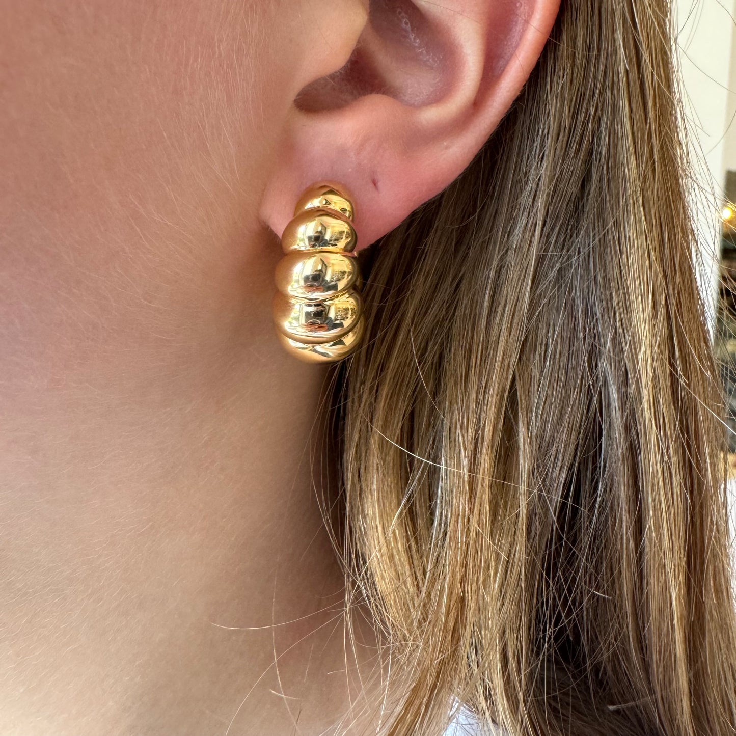 Puffy Graduated & Ribbed Gold Hoops