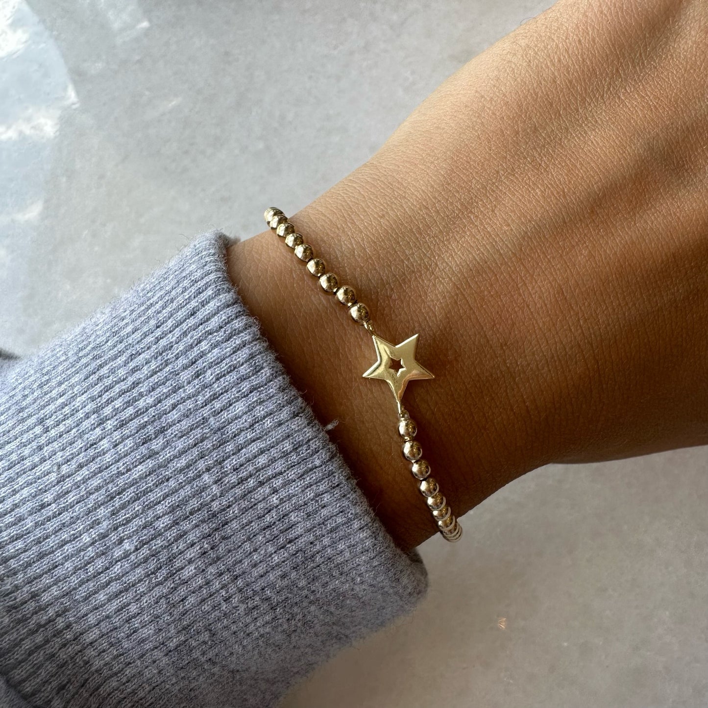 3 mm Stretch Ball Bracelet W Gold Star