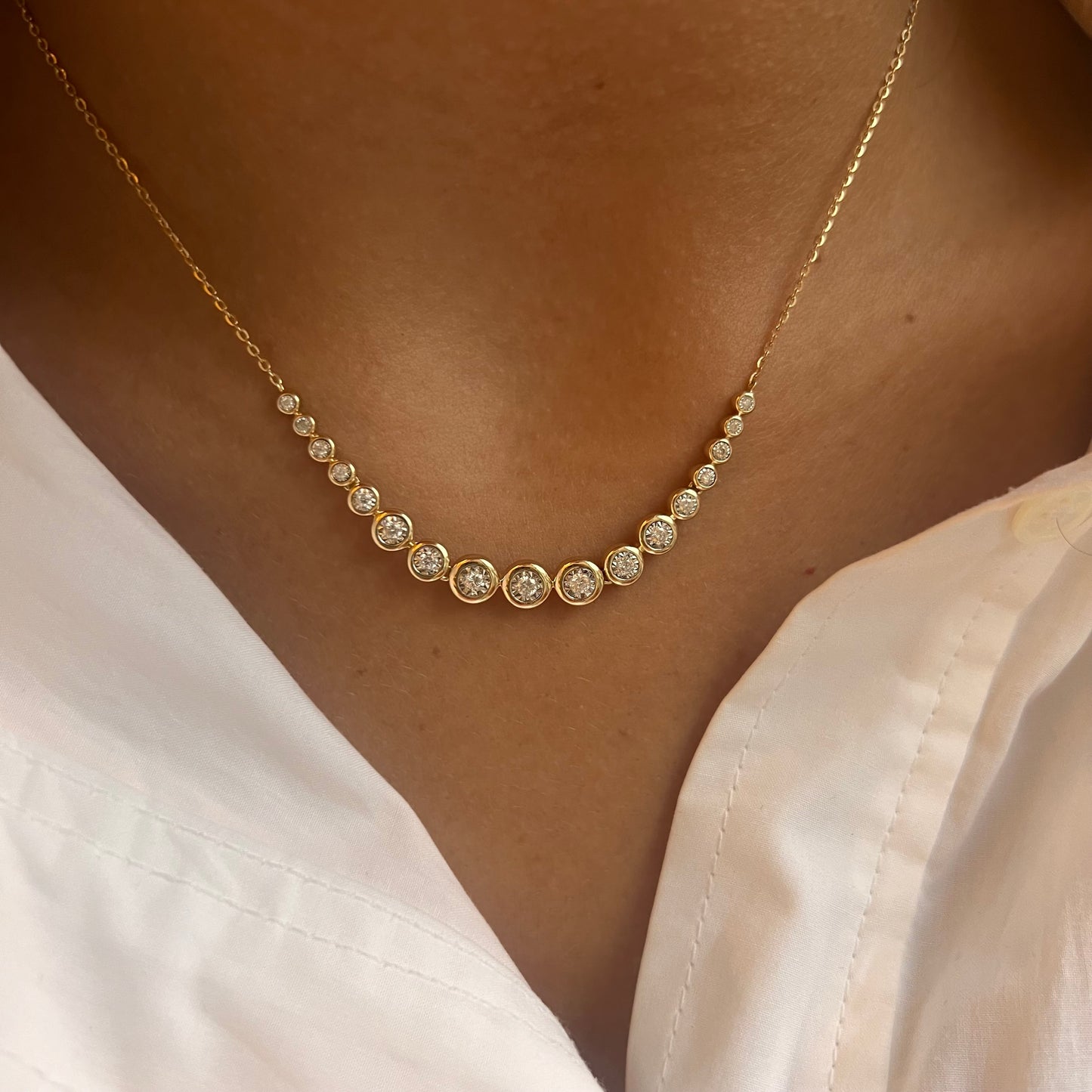 17 Stone Graduated Illusion Bezel Diamond Necklace