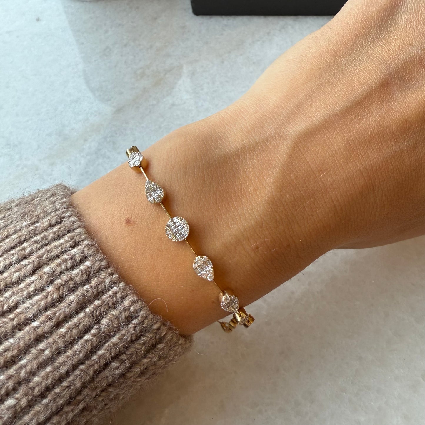 Round & Pear Diamond Illusion Tennis Bracelet