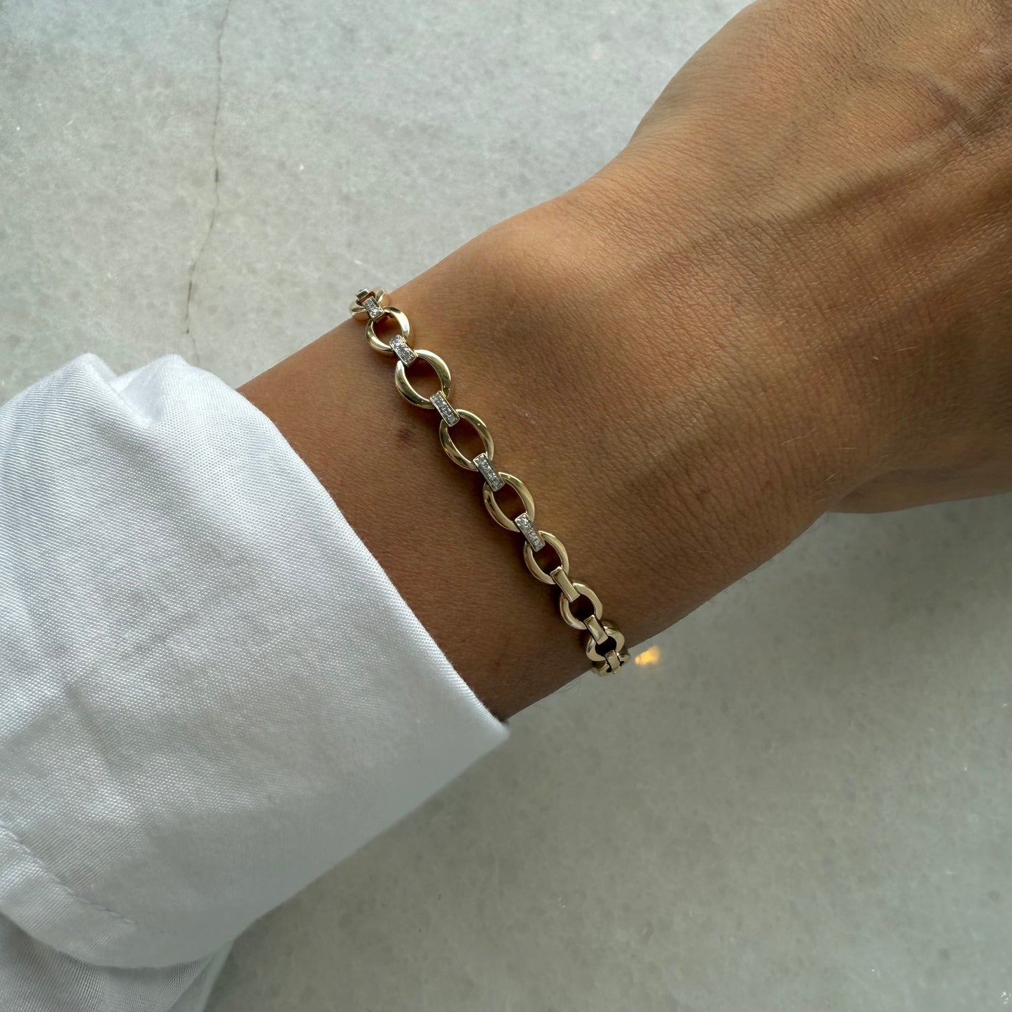 Gold & Diamond Graduated Oval Link Bracelet