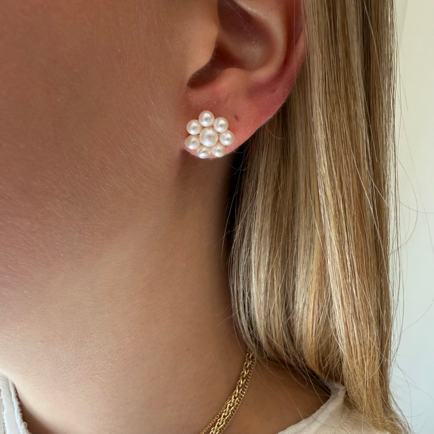 Pearl Flower Earring.