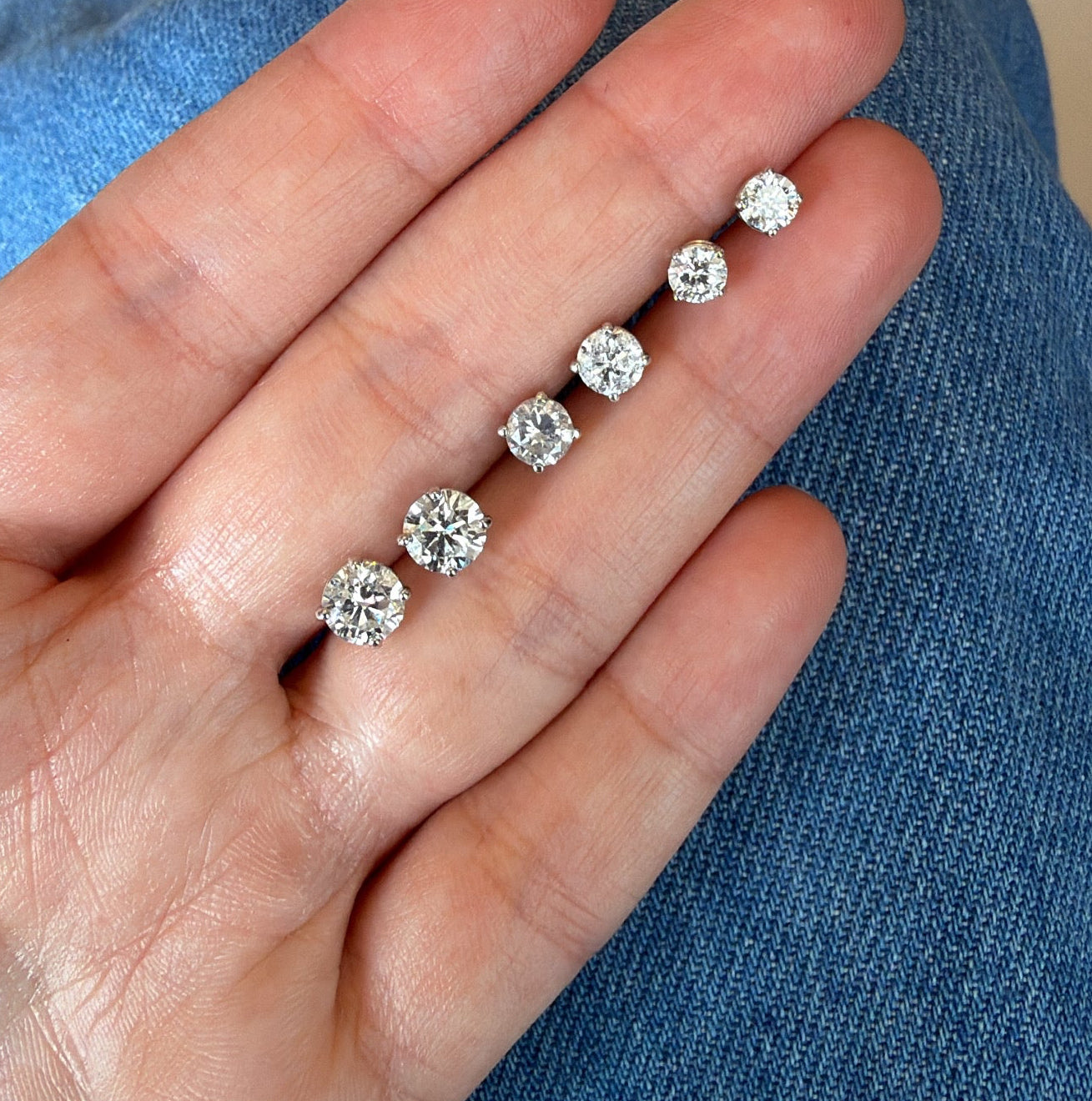 Round Lab Grown Diamond Screw-back Studs - F VS Set in 14K Gold