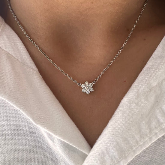 Load image into Gallery viewer, Diamond Flower Chain Necklace
