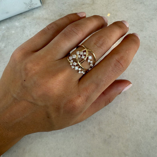 Interlocking Gold & Scattered Diamonds Ring