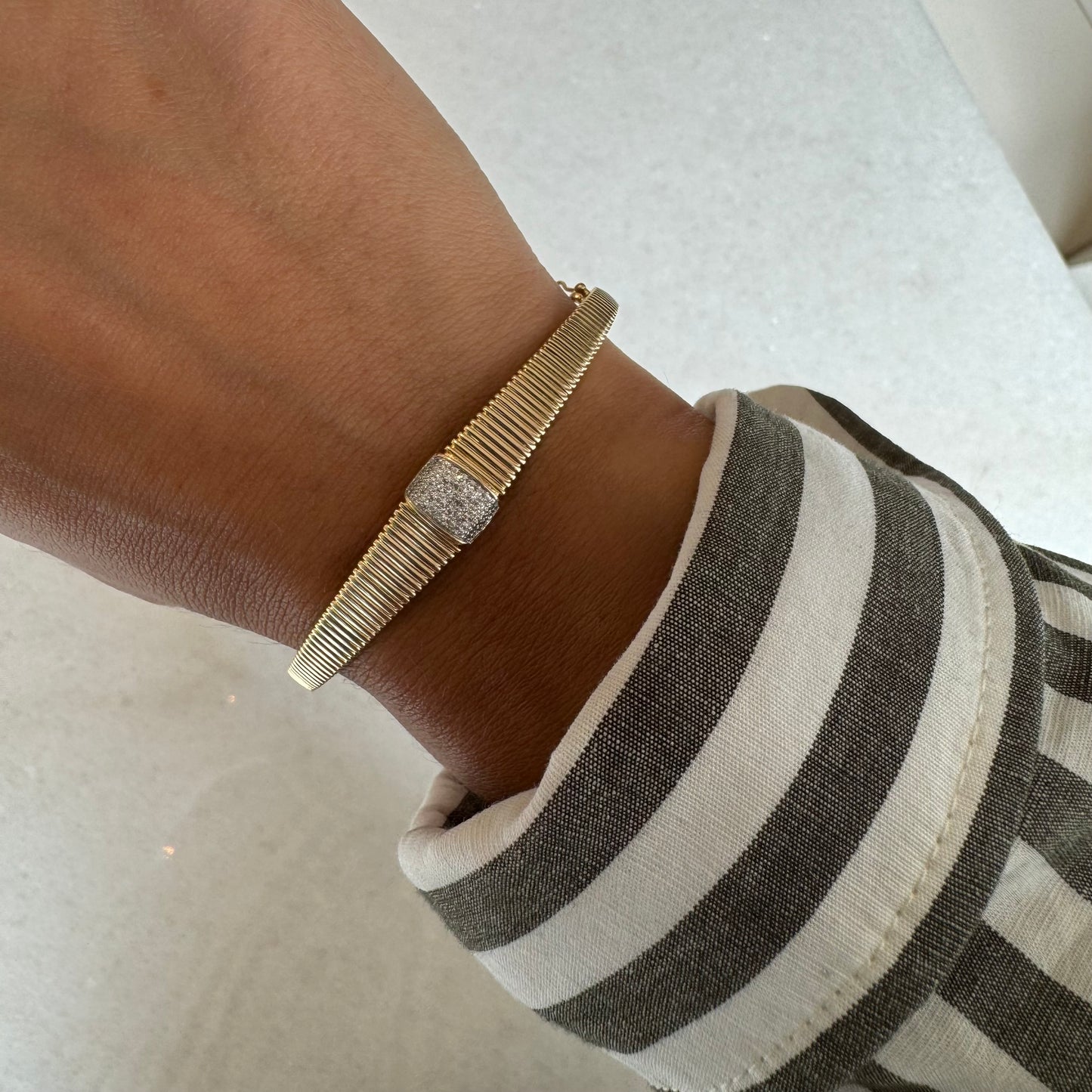 Gold Rib Textured Bangle Ribbed Gold Bangle With Diamonds – Velvet Box Jewels