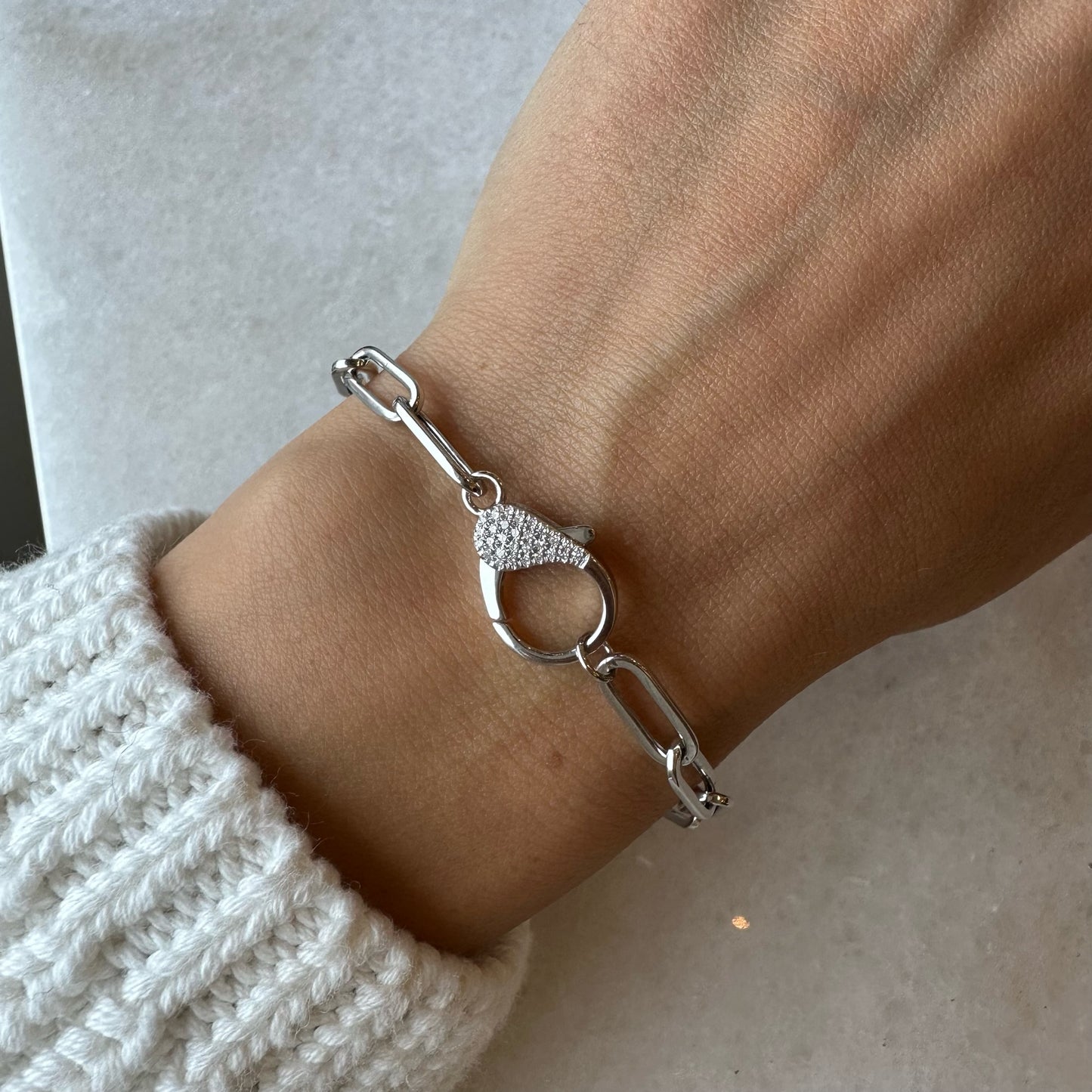 Load image into Gallery viewer, Paperclip Bracelet With Oversized Diamond Clasp

