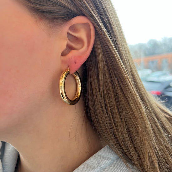 Load image into Gallery viewer, 6 mm Gold Hoops - 6 x 37 mm

